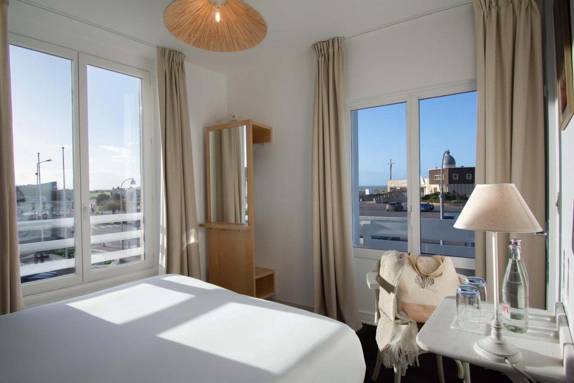 Hotel De La Plage Courseulles-sur-Mer Exterior photo