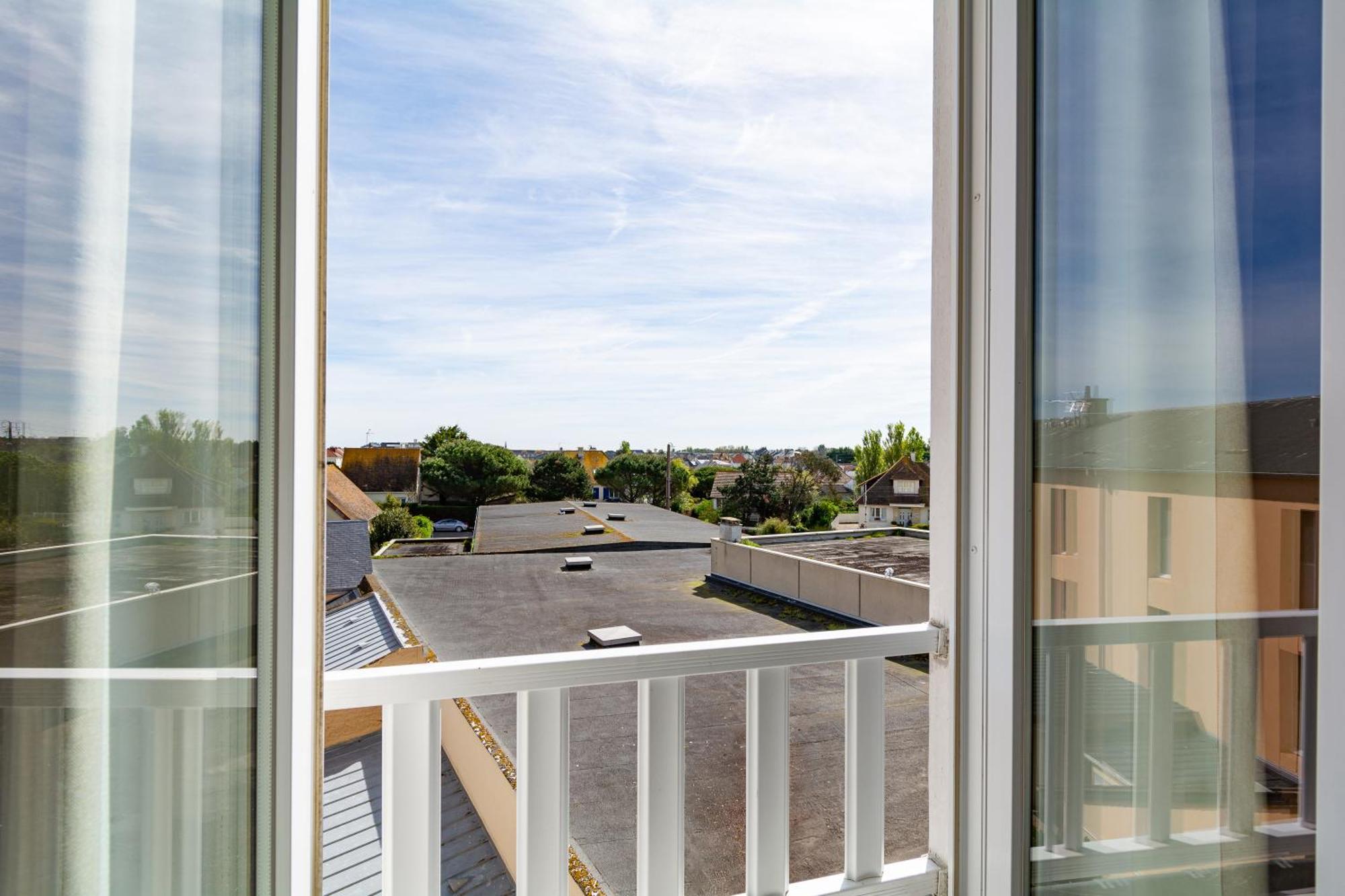 Hotel De La Plage Courseulles-sur-Mer Exterior photo