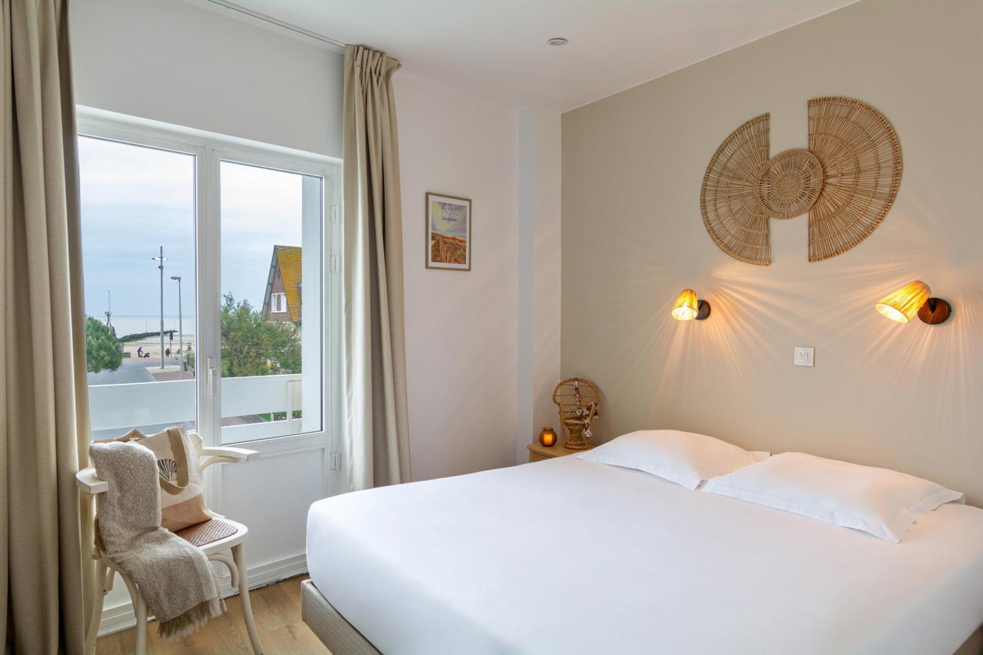 Hotel De La Plage Courseulles-sur-Mer Exterior photo